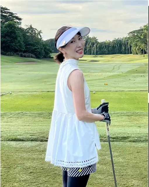 ゴルフコーデ　モノトーン