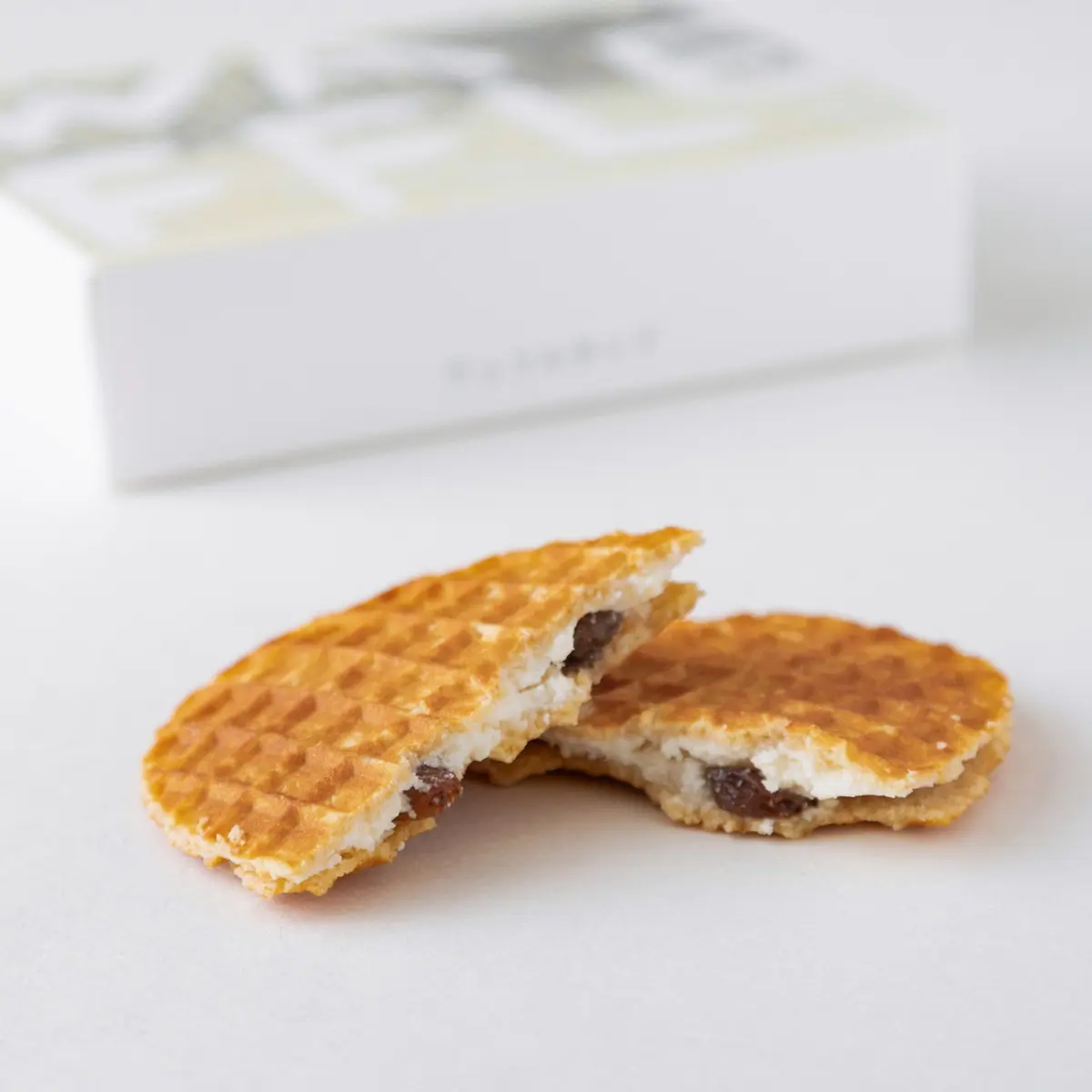 銀座　手土産　『&Anne』の「ワッフルサンドラムレーズン」（6枚入）