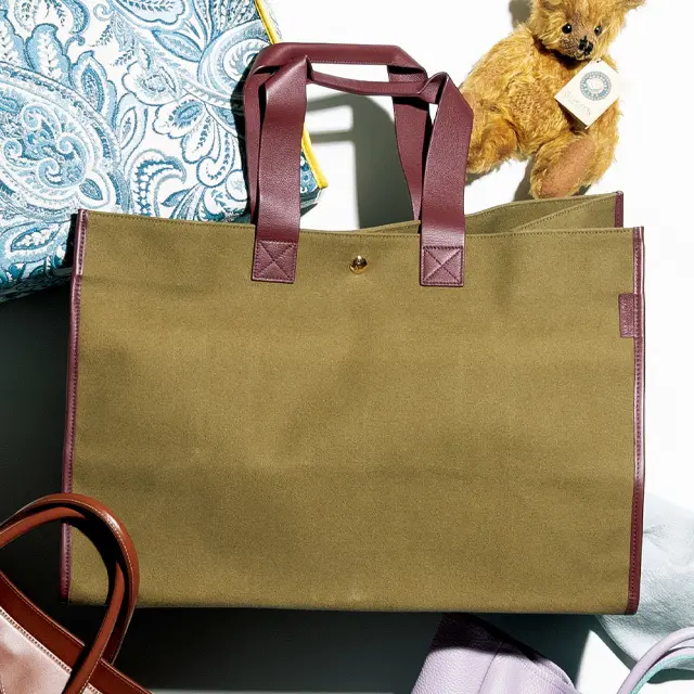 肩にかけられる帆布＆レザーのシンプルタイプ