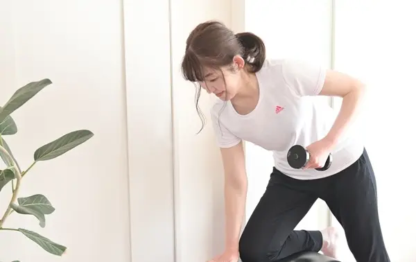 腕活　二の腕の筋トレ