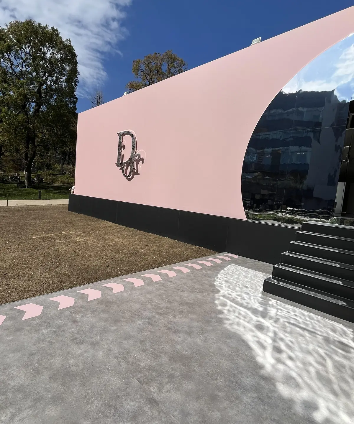 目白の後のお出かけシリーズ、今月は〝六本の画像_5