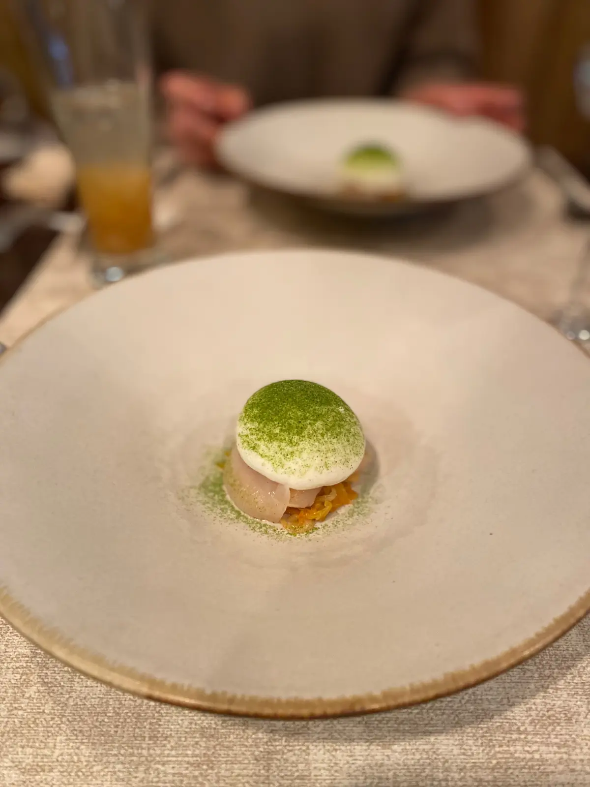 江ノ島野菜フレンチ「Suzu」の冷前菜「オレンジ白菜とホタテの前菜」