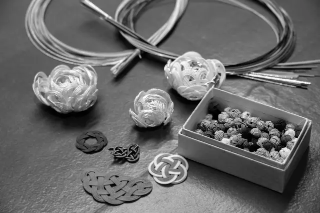 定期教室で作る水引の数々。立体的な作品もある