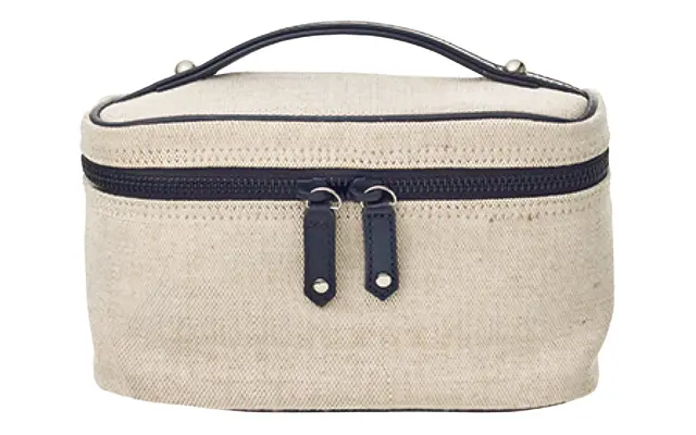 樋場早紀さんのポーチ