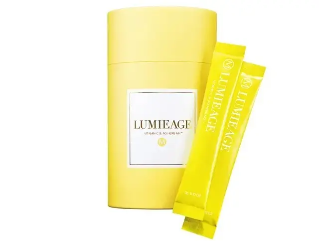 「食事の見直しにプラスして、糖化を予防するハーブ成分と吸収型ビタミンCを含むサプリを開発。すでに5年、毎日飲み続けています」。 ルミエージュ 30包￥10,800／ISHIIMIHO.COM