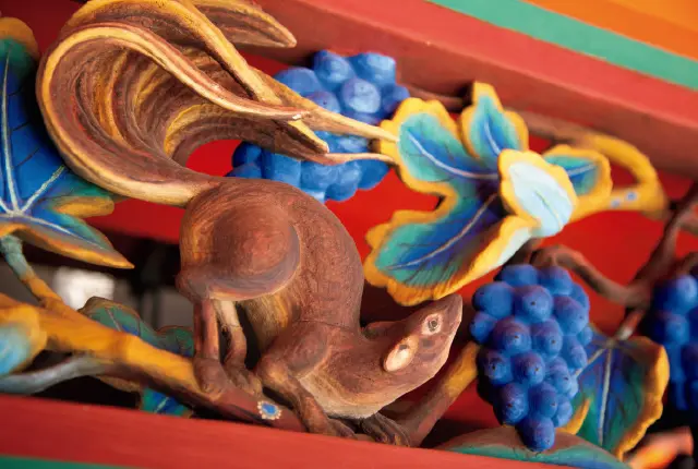 京都の皇室ゆかりの社寺　石清水八幡宮の御社殿の彫刻