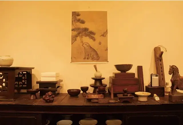 器をはじめ、気軽に持ち帰れる小物が豊富