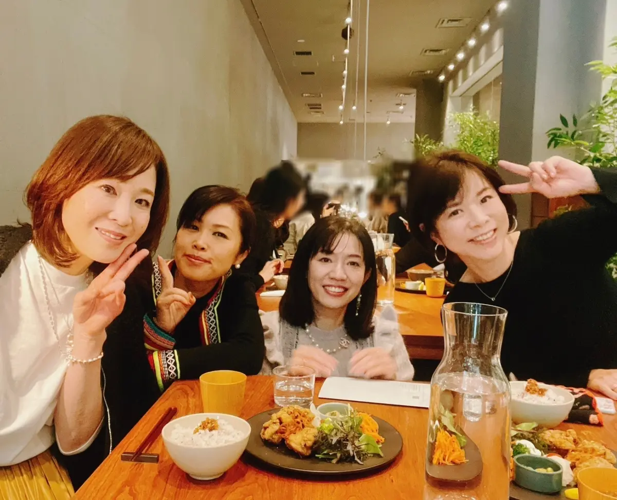 ランチの際に。ハイ、チーズ！ピースっていいな(^^)v