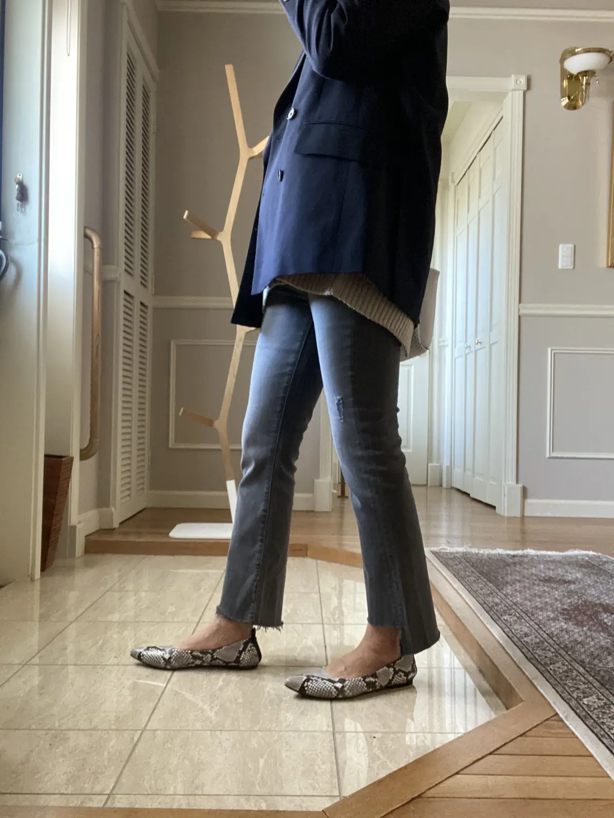 MOTHERの主役級デニムとパイソン柄シの画像_1