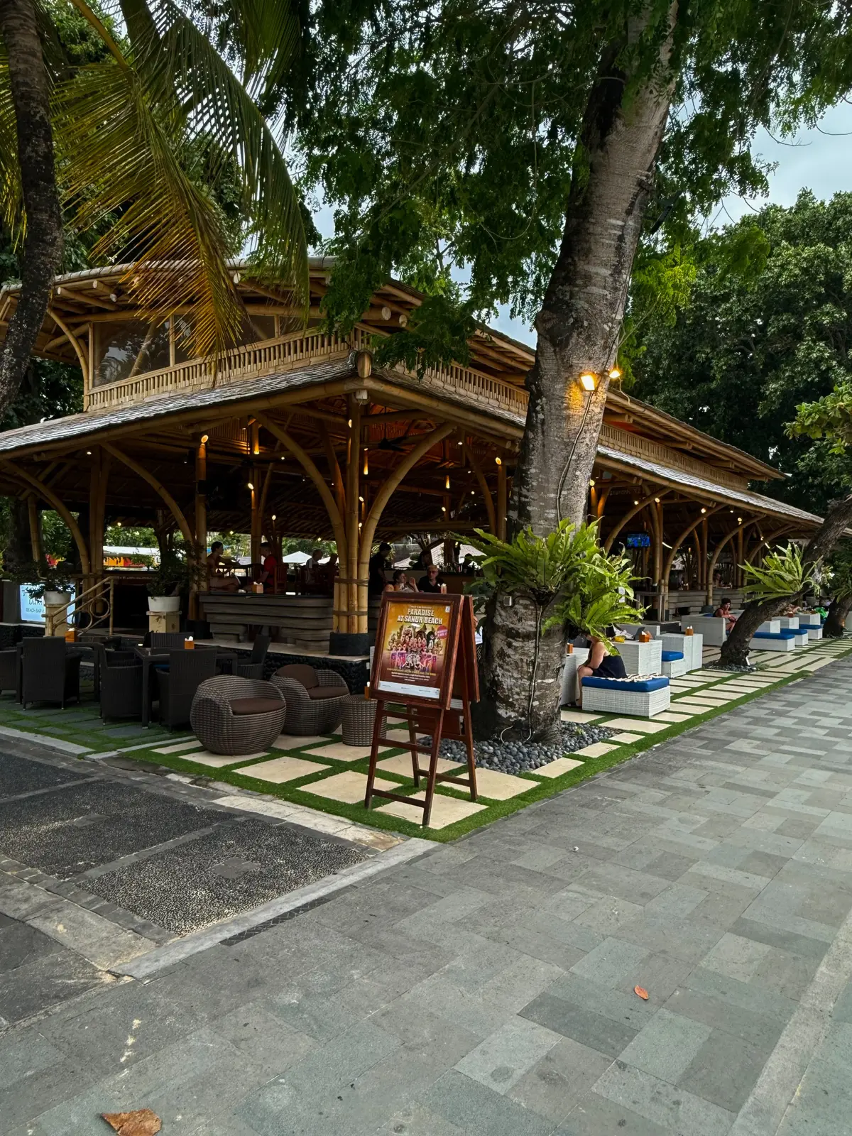 バリ島　サヌール　50代夫婦旅行　プラマサヌールビーチホテル　PRAMA SANUR BEACH BALI　BambooBAR