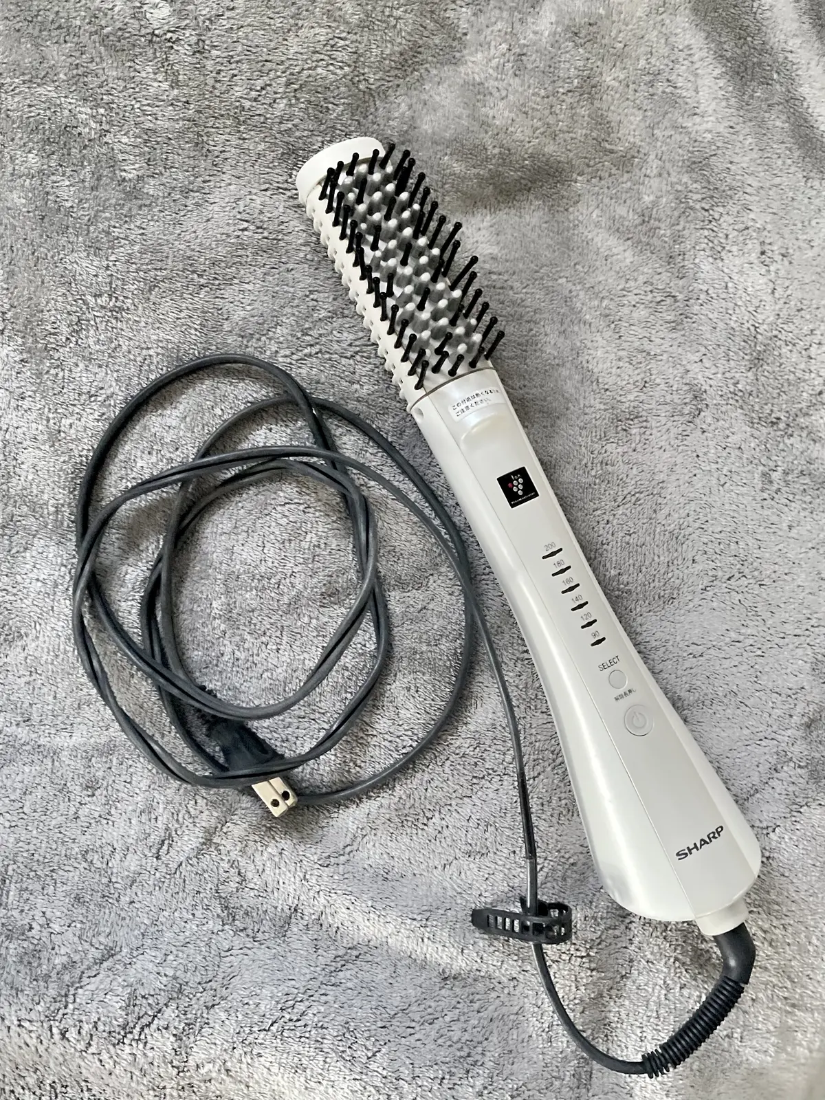 シャープのブラシ型ヘアアイロン