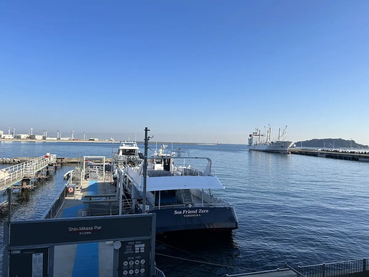 猿島へは１時間おきに行き来している連絡船に乗っていきます。