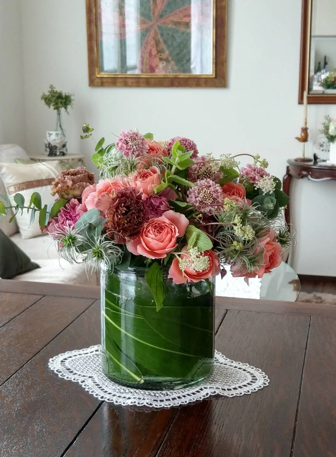 お花の他に、アップルミント、クレマチスシード、ユーカリなども入れています