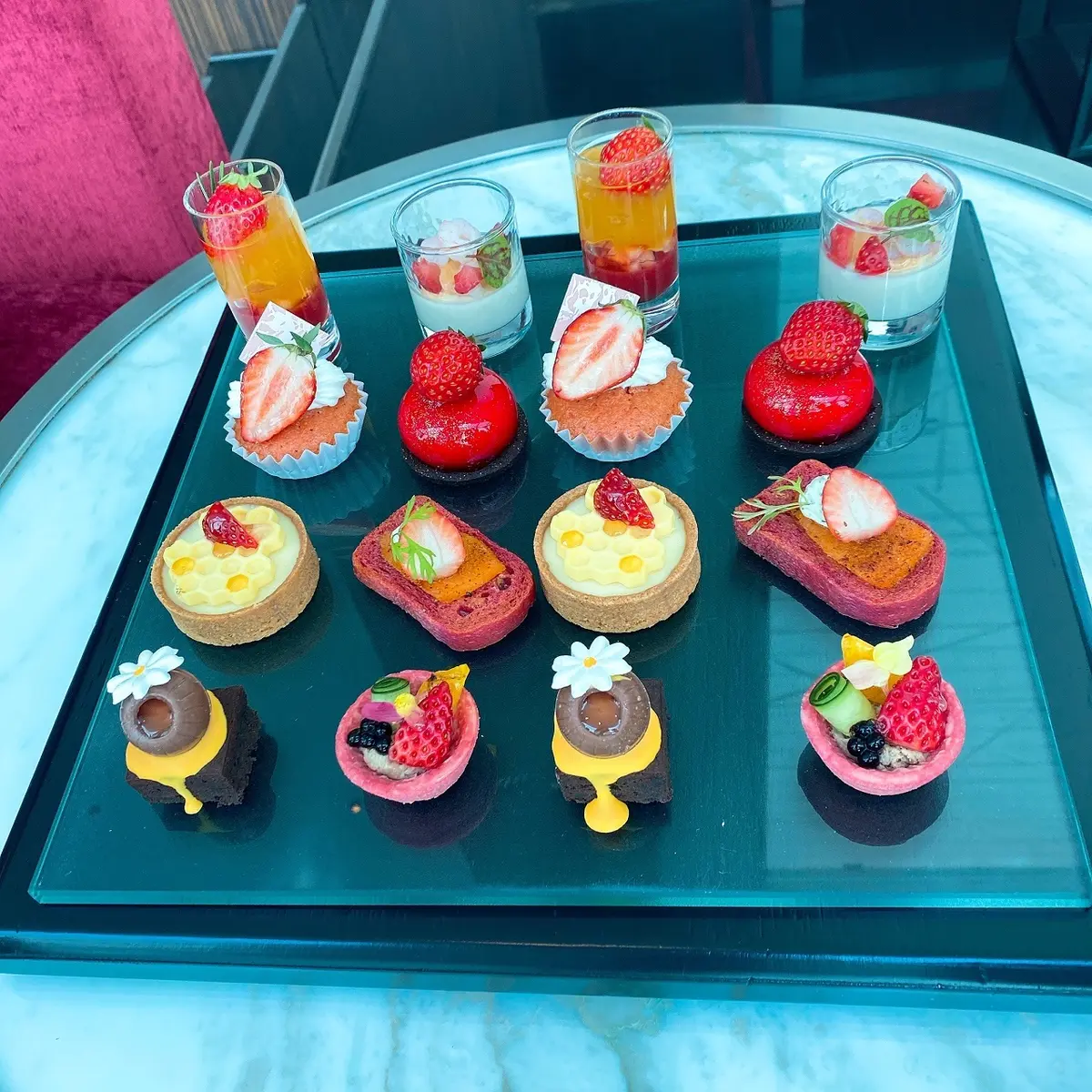 華やかスカートでストロベリーアフタヌーンの画像_2