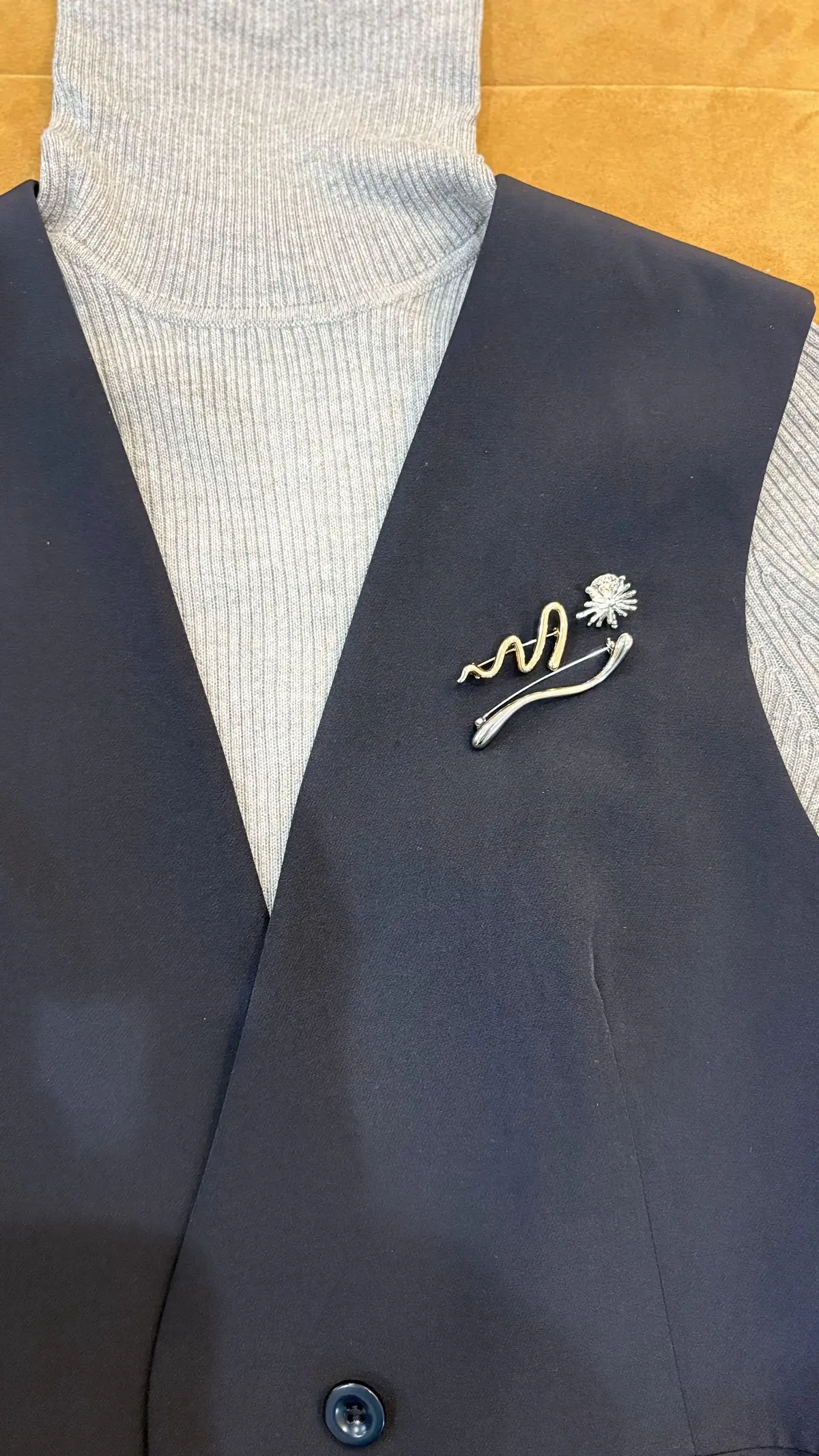 ブローチ　GU購入品　ジレコーデ　セレモニー　入学式　卒業式　受付　結婚式　七五三　顔合わせ