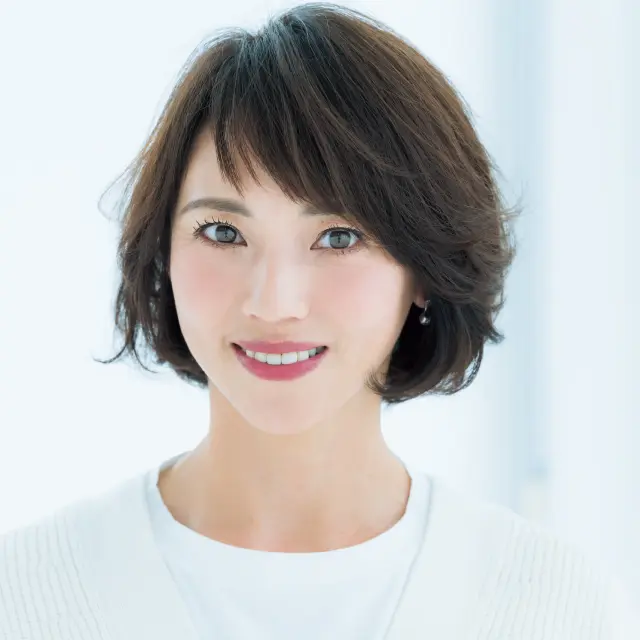 ＜“前髪”で印象チェンジ＞中央の短い“Wバング”で小顔フォルムを形成！