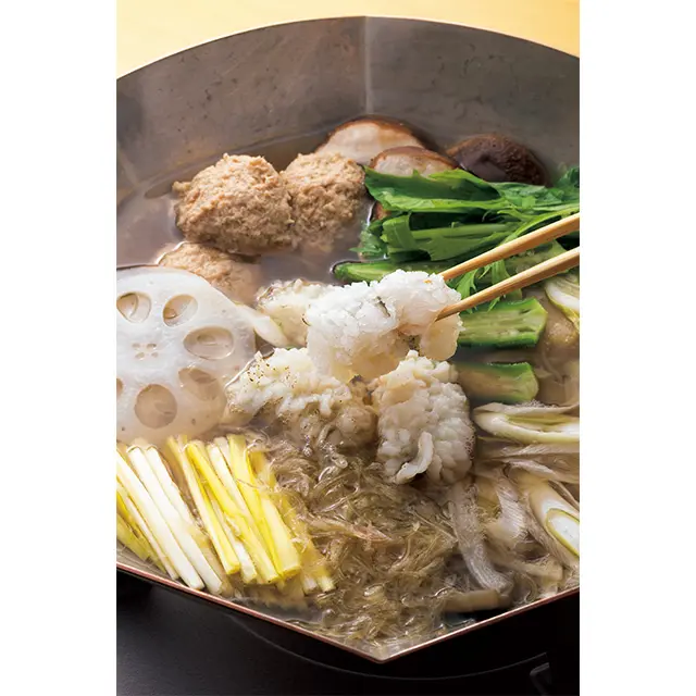 家では絶対にまねできない 手間ひまかけたお鍋と名物。 元気の源になります