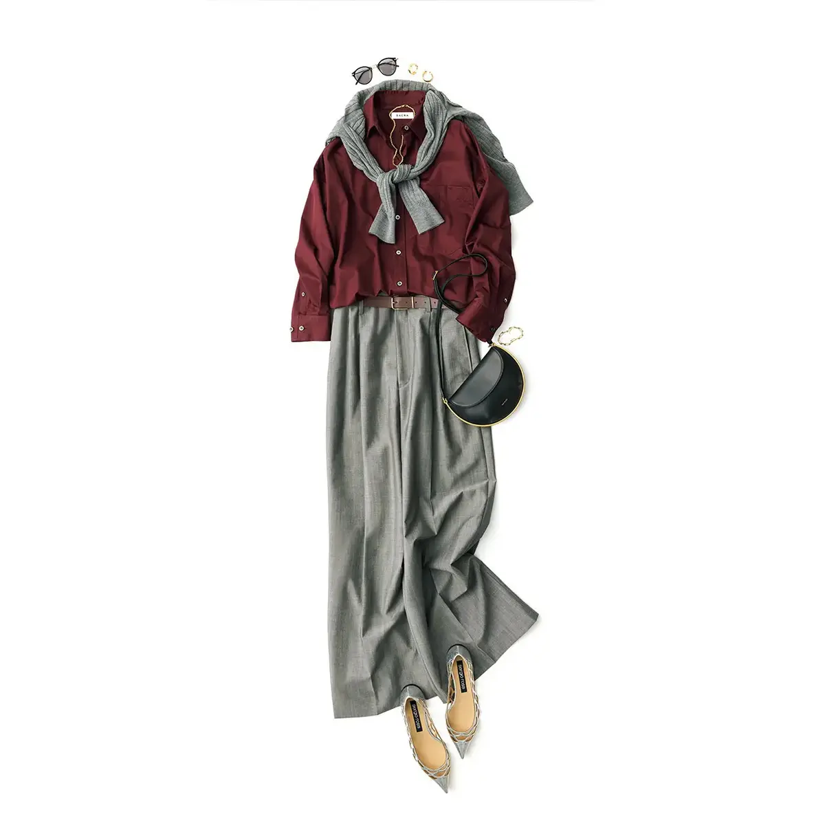 優美なボルドーは、ハンサムグレーで受け止めて。辛口シックに着る新たな手段