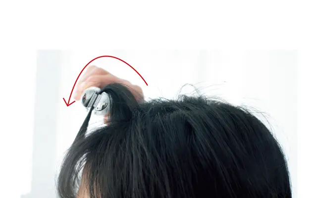 ブローのように大きく手首を回転