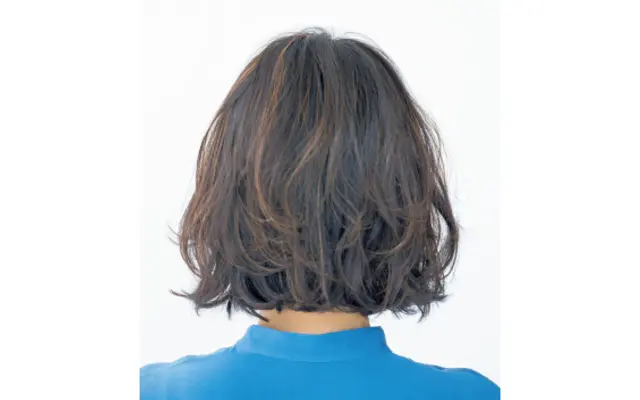 S＆Jカールのパーマをプラスしたフェイスライン上向きボブのバック