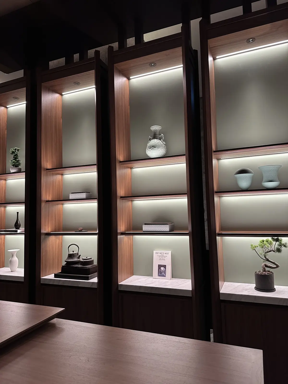 大阪の素敵なホテルのカフェでお茶を楽しみの画像_2