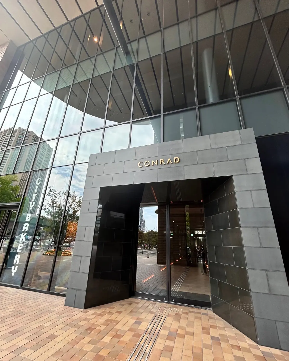 たまにはモードなワンピで！絶景ホテルでのの画像_1