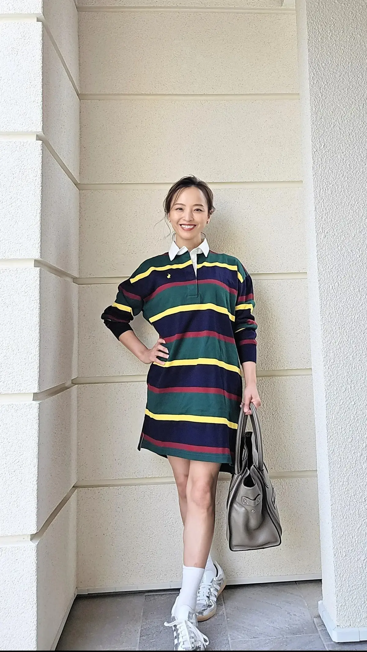 【50代のスニーカーコーデ15選】街歩きの画像_5