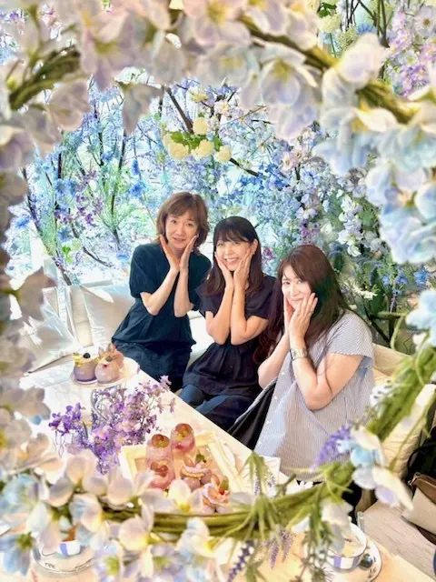 可愛いスイーツやお花に囲まれて優雅な時間の画像_5