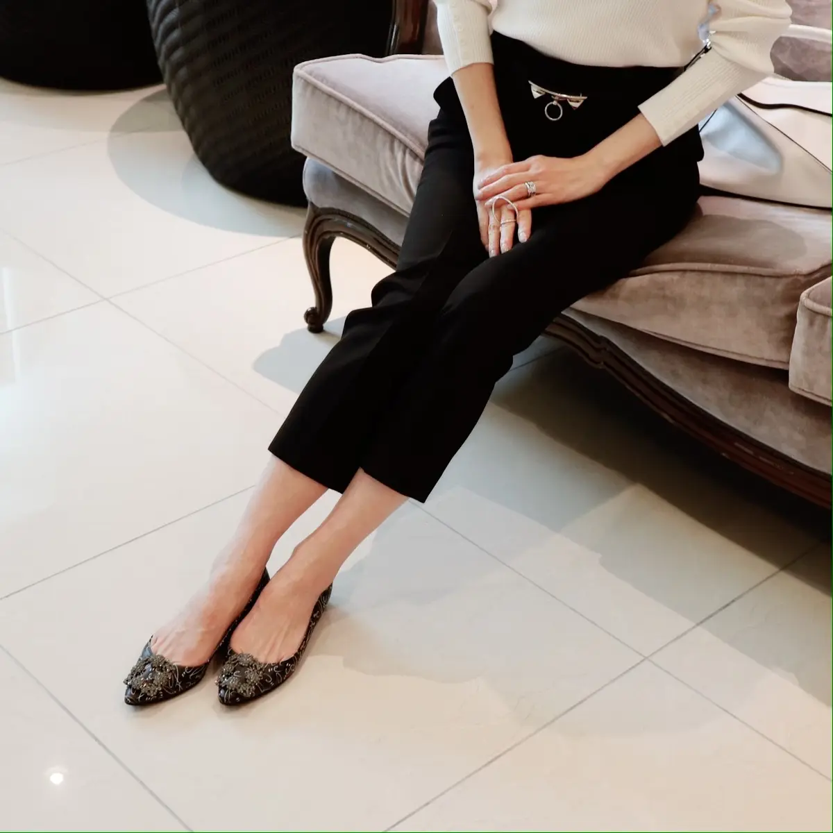 黒　バレエシューズ　マノロ　ハンギシ  