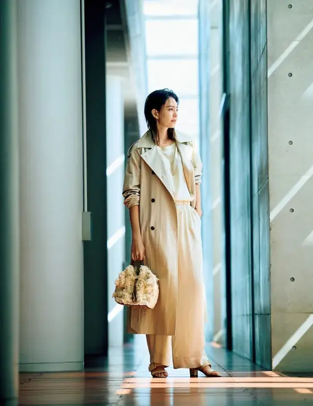 【初夏のツヤめきボトム】シルキーなツヤめきパンツ投入でムードある雰囲気に