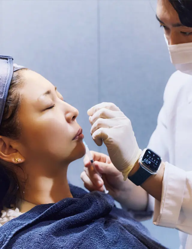 フィラー（ヒアルロン酸など）の注入治療に抵抗がある人にもおすすめなジュベルックボリューム（W109,000〜）。肌のハリが翌日にはアップ。施術前にしっかり麻酔をしてもらえるので安心