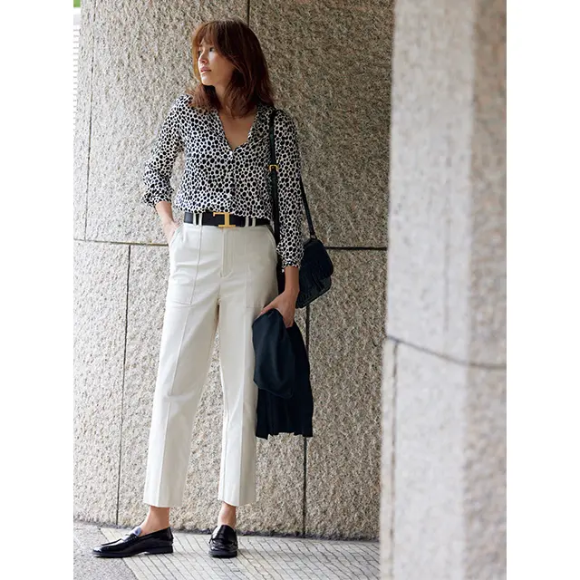 この季節のアニマルプリントはごく薄くしなやかな素材で魅せる