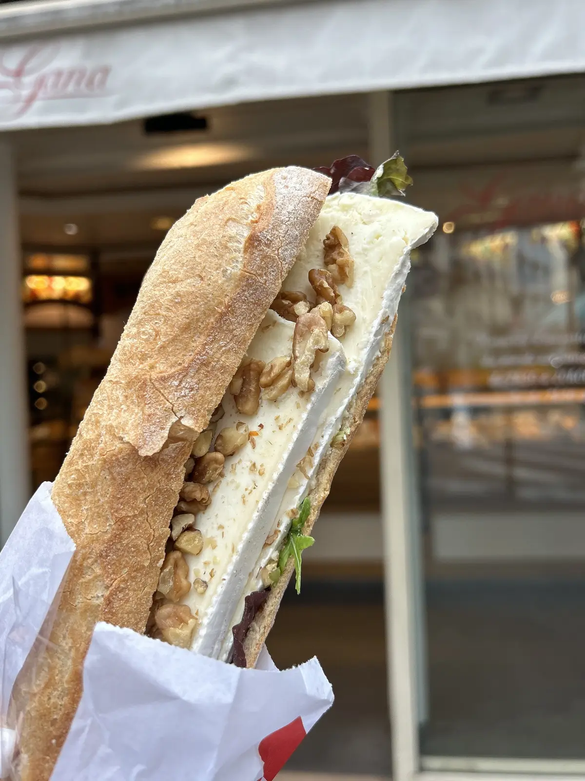 パリ　パン屋　おすすめ　サンドイッチ　フランスパン