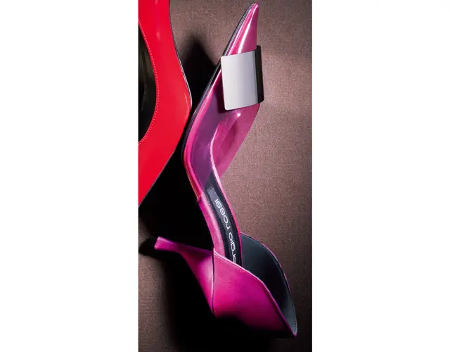 彫刻的なヒール、メタリックプレート、PVCディテールなど、ドレスアップが楽しくなる一足。 （7.5）￥148,500／セルジオ ロッシ カスタマーサービス（セルジオ ロッシ）　