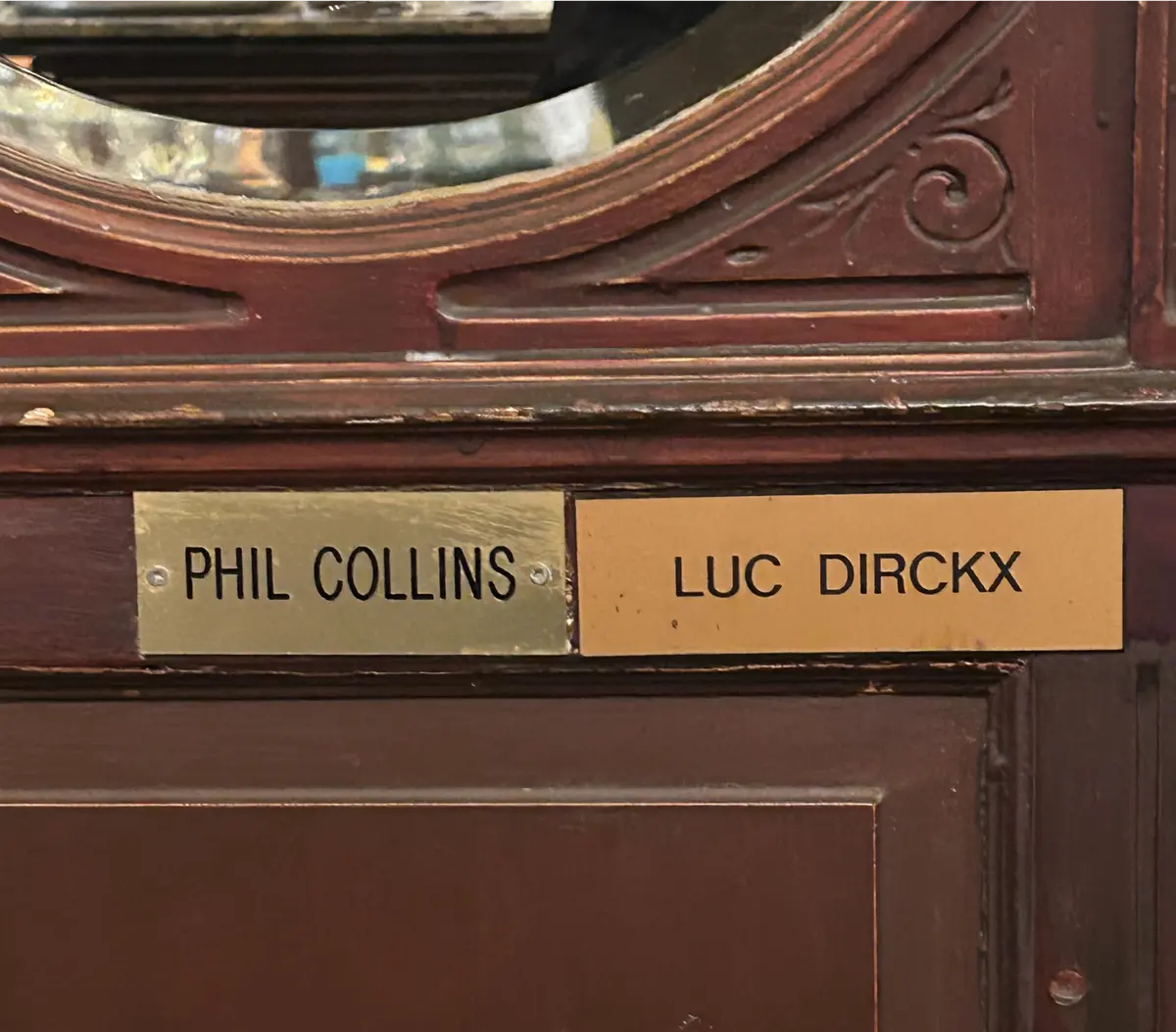 ブリュッセルの名店　フィルコリンズ　「La Roue D’or」　夕食　グラス