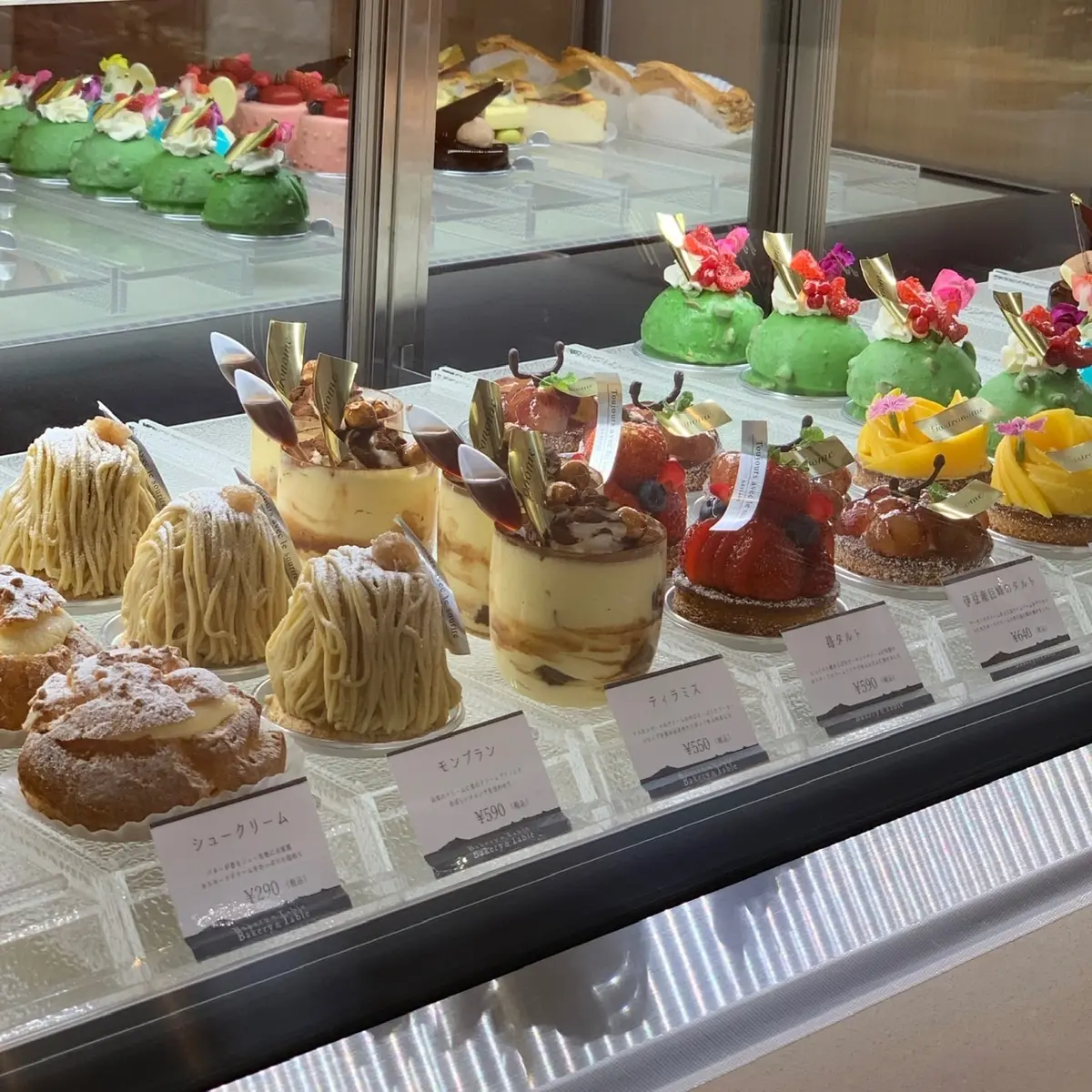 甘味（ケーキ）左側から