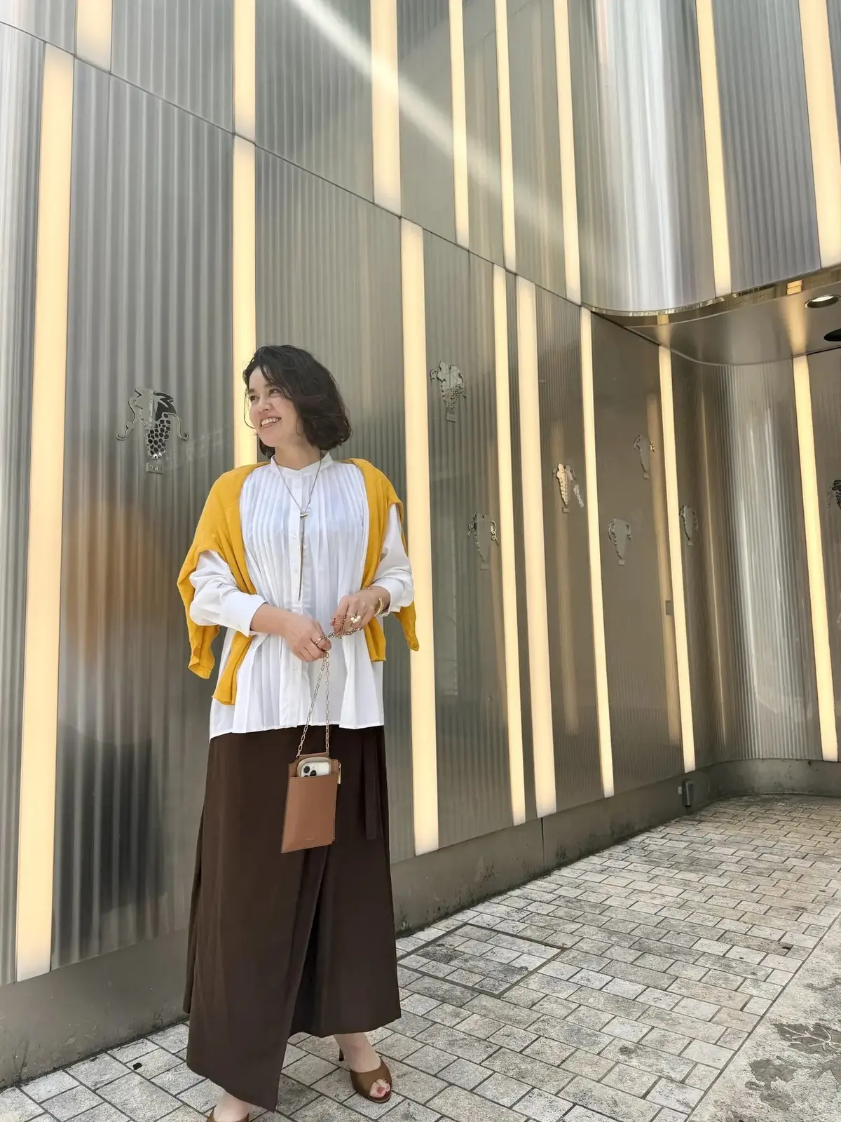 スマホウォレットバッグはゴールドチェーン付きで華やかに♡