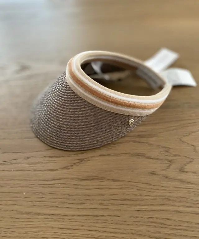 ヘレンカミンスキーサンバイザー