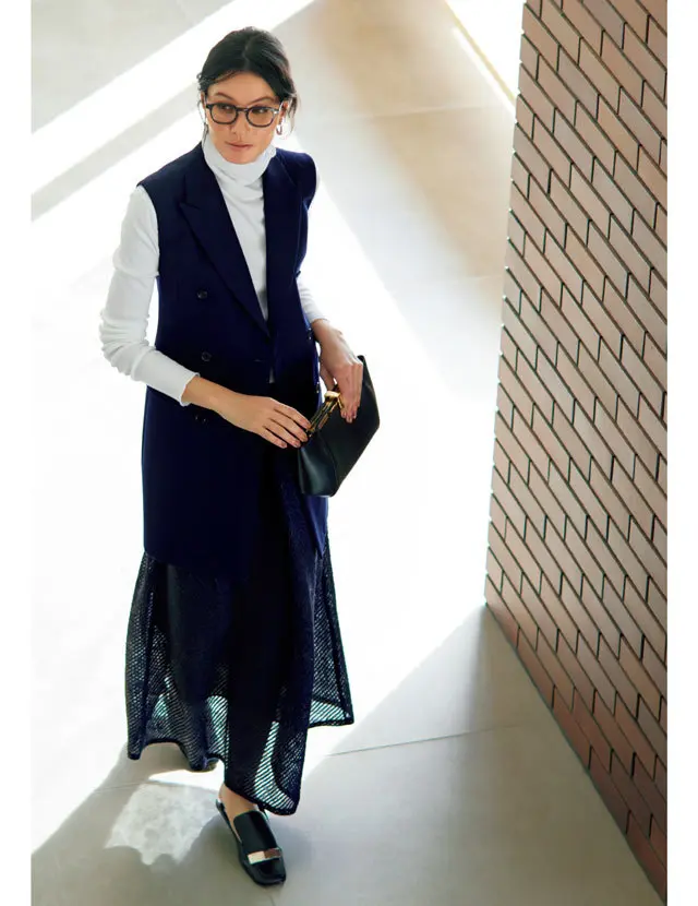 ドゥーズィエム クラスの透け感スカートの田沢美亜