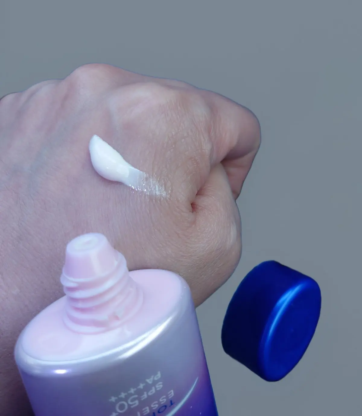 ニベアＵＶ ディープ プロテクトアンドケア トーンアップエッセンスの中身