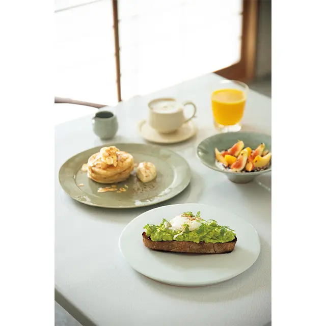 「ジャン・ジョルジュ」の朝食は、アボカドトーストやアーモンド粉のパンケーキなど、ヘルシーで栄養価の高い素材を用いたメニューを、好きなだけどうぞ