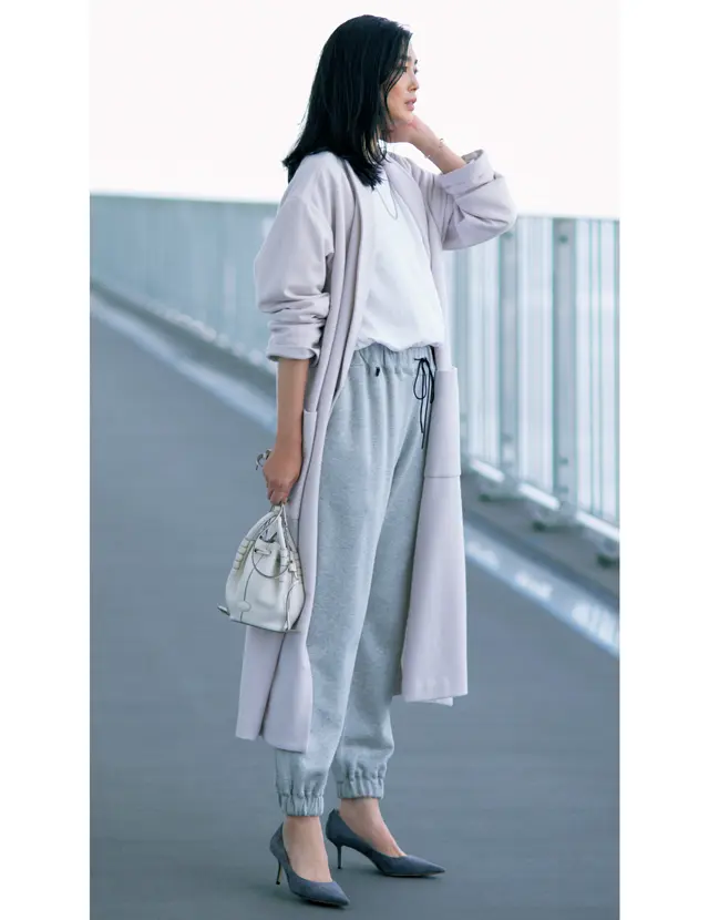 ドロストパンツにピンクコートをコーデしたエレガントな雰囲気のゆうき