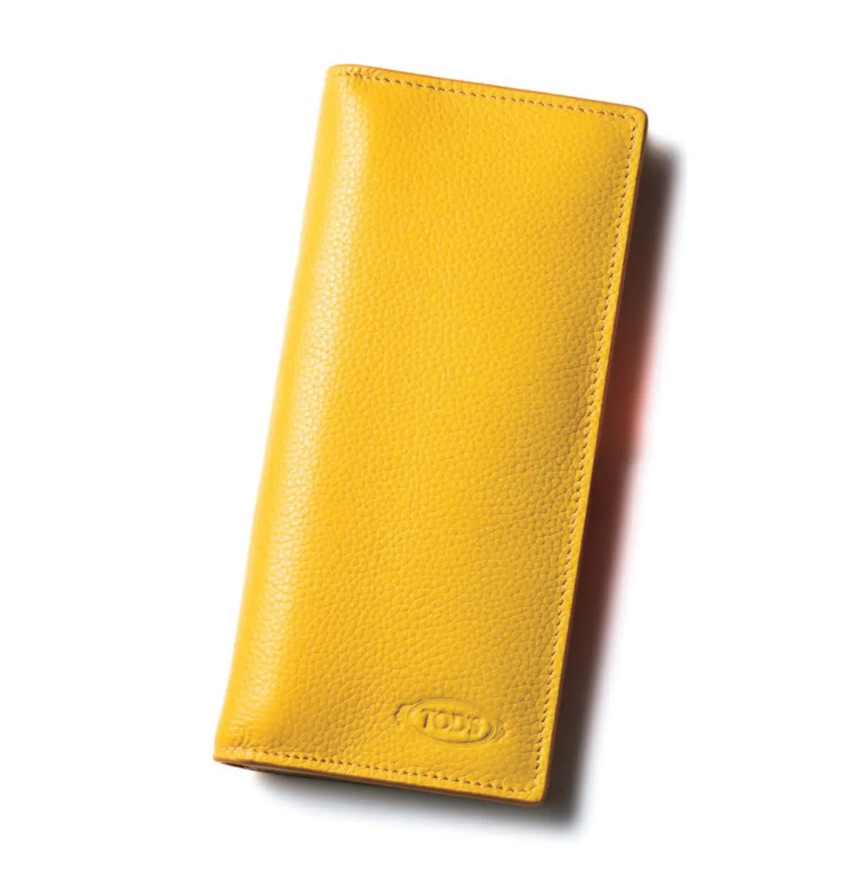 ❽端正 なルックスと張りとツヤのあるレザーの素材感が、イエローの美しさをきわだたせて。スリムなボディで手に収まりやすい。札入れ 1、小銭入れ1、カード挿し9、ポケット3。ロングウォレット（18.5×8.5×2）￥61,600／トッズ・ジャパン（トッズ）