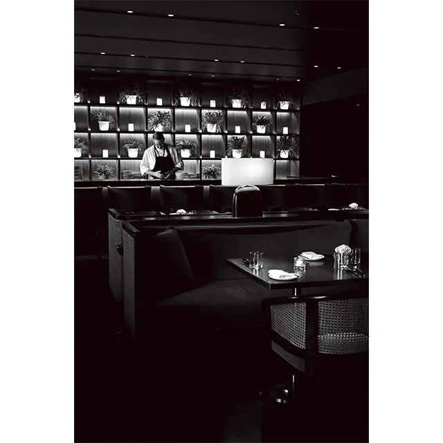 テラスとは一転、モダンシックなインテリアが印象的な『The Jade Room』