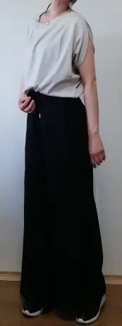 シャツとワイドパンツ、二つのアイテムでコーディネイトしました