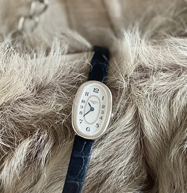 このロンジンの腕時計はフォルムが女性らしくてお気に入り♡