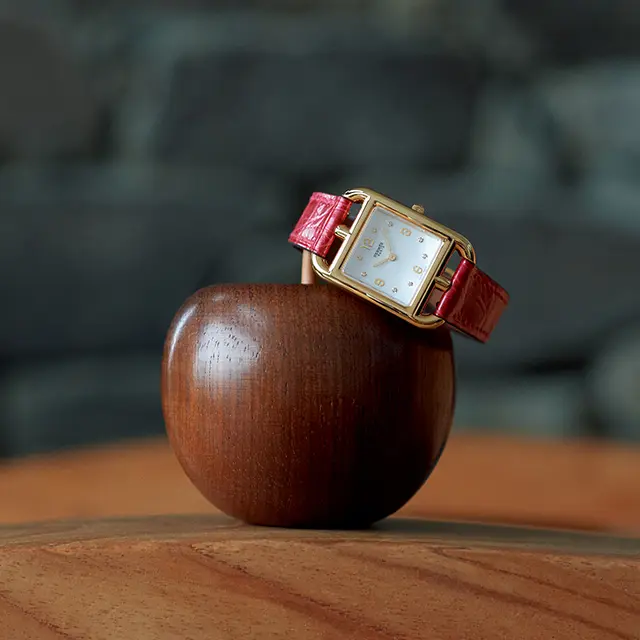 クラシカルな印象のHERMES【エルメス】「ケープコッド」