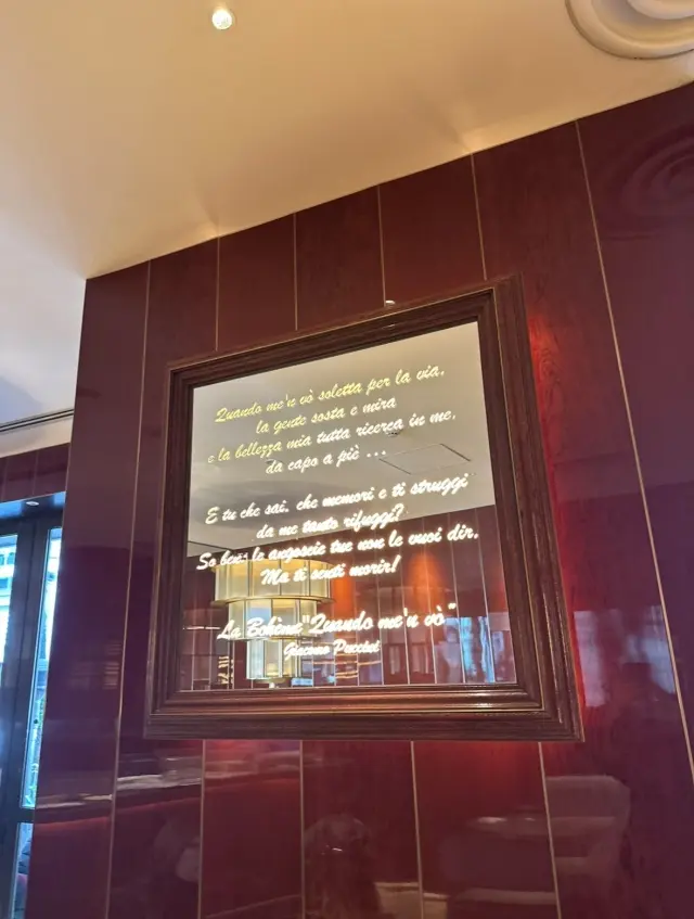 ネイビーのコートで新年初スイーツ。の画像_3