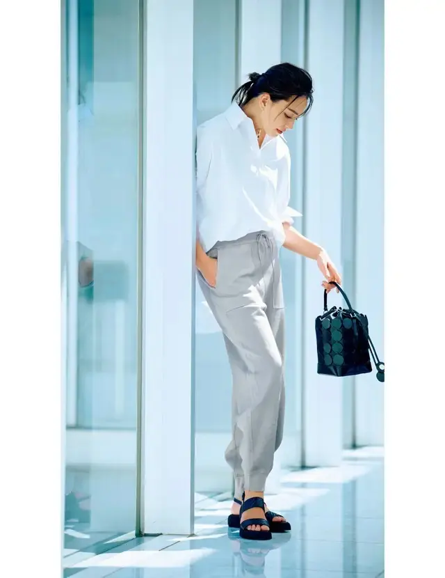 【初夏のツヤめきボトム】シルバーラメの輝きでスポーティなジョガーパンツを上品リッチに