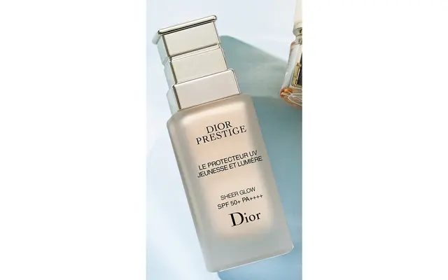 パルファン・クリスチャン・ ディオール プレステージ ホワイト  ル プロテクター UV  ルミエール シアーグロー 